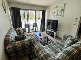 Tranquil, Relaxing Forrest Style Apartment - Braddon CBD