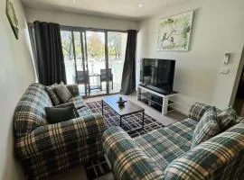 Tranquil, Relaxing Forrest Style Apartment - Braddon CBD