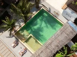 Uhuru Hotel & Restaurant