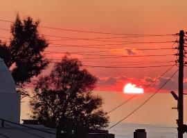 Hotel Pleasure Blackbeach Santorini, hotel v destinaci Perissa
