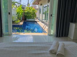 Private Tropical Villa 2bdr Bangtao beach, Hotel in Laguna Phuket