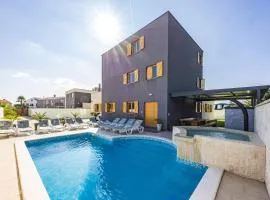 Villa Palatium for 14 people in Fazana with sauna & jacuzzi only 800 meters from the beach