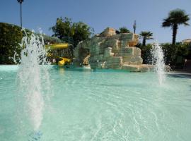 Holiday Home Happy Camp Mobil Homes in Riccione by Interhome，位于米萨诺阿德里亚蒂科的酒店