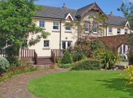 Holiday Home Courtyard HC No 8 by Interhome, hotel in Bettystown