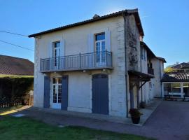 Au Grand Mur, Hotel in Neuvic