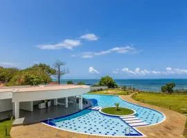 Elna's Baobab Waves - 3BR Beachfront Nyali