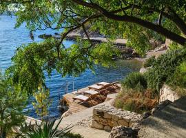 Villa Hemingway beachfront by Villas Guide, ξενοδοχείο σε Velika Plana