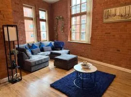 City Centre 2-Bed, 2 Balconies, 65 Inch TV, Free Parking, Coffee Machine, Netflix
