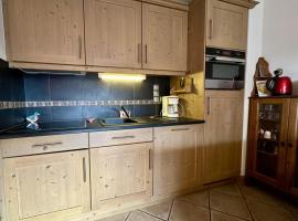 Appartement 3 pièces avec garage, terrasse, proche pistes et commerces à Arâches-la-Frasse - FR-1-572-250, hotel in Arâches-la-Frasse