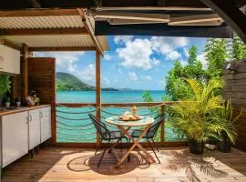 Studio Corail suspendu au dessus de la mer