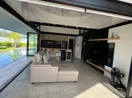 913 Luxury Pool Villa Khaolak