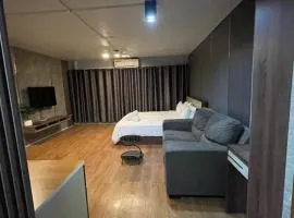 ห้องพักรายวันเมืองทองธานีตึกc5 (คุณแอ๊ด)