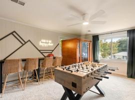 GVL Retreat with a Hot Tub, Sauna, Firepit and a Gameroom, hotel in Taylors