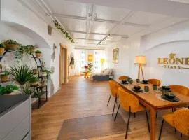 Leone Stays - Golden Castle Loft