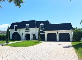 New 5 Bedroom Modern Villa on Golf Course