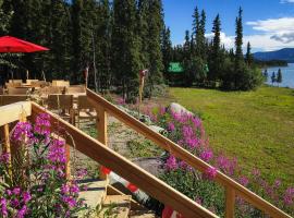 Southern Lakes Resort, khách sạn ở Tagish