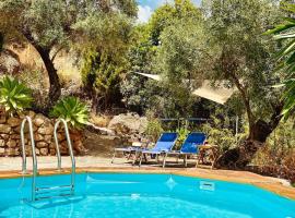 Casa Blanca y Azul, hotel in Almogía
