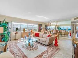 Oceanfront Three Bedroom Condo with Panoramic View