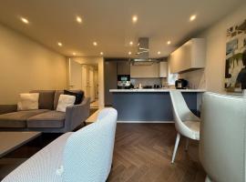 Modern 1BR 1BA Apartment in Chigwell - CHCL F5, hótel í Chigwell