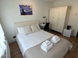 King Room in Windsor with Private Bathroom, Hotel in Windsor