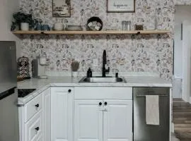 Cozy Pet Friendly Apartment Near Downtown and Pensacola NAS