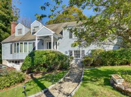 2 Mi to NYC Train WFH-Friendly Greenwich Apt!, hotel a Greenwich