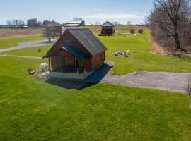 Rustic Cabin- Wineries and Breweries-Finger Lakes, hotel a Geneva