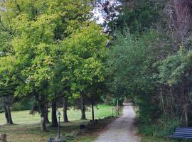 Les Cabanes de Rouffignac, hotel em Rouffignac Saint-Cernin