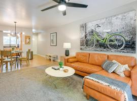 Near Central Dtwn Flagstaff! Chic Condo, condo in Flagstaff