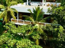 CoCoSuRf House, Luxury among palms