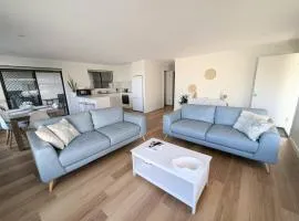 Sails in the heart town walk to beach and coffee