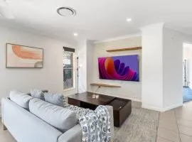 Cozy Family Home near Shops and Transport with Pool