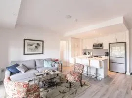 Modern 2BR Getaway with Balcony, BBQ and Parking