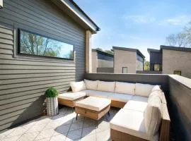 Cityscape Townhouse Near Market Square Downtown