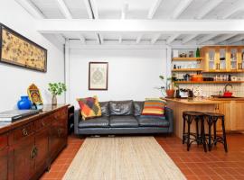 The Freo Stables - 2 BR Stylish Stay, ξενοδοχείο σε Fremantle