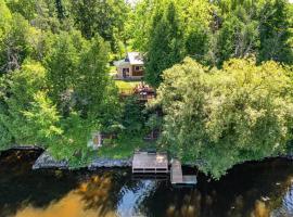 Cozy 2BR plus Loft Game Room and River Nearby, hôtel à Plantagenet