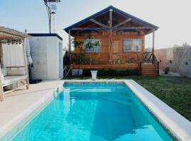 Cabaña con quincho y pileta, hotel in Gualeguaychú