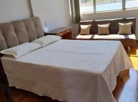 Quarto em apto no centro com vista para o Cristo