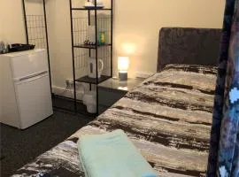 Minimum 3 nights & longer at City Vacations Kettering town Single Room available for short & longer stays Deals given on longer regular stays