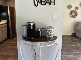 Cozy small ranch style house, hotel in Plainfield