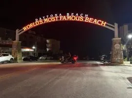 Amazing Studio Steps Away From The Atlantic Ocean!