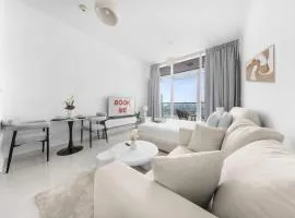 Stayshort - Damac Hills sleeps 2 near Golf Courses