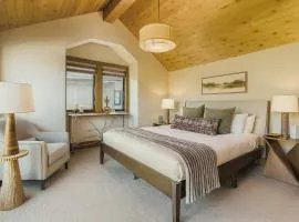 King Road Luxury Lodge, Private Hot Tub, Game Room, Media Room