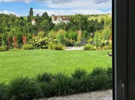 Neubauwohnung mit Schlossblick - ruhig & idyllisch