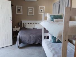 Uitzight - Pool unit, Hotel in Beaufort West