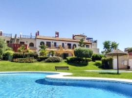 3 Bed Townhouse Sleeps 6 - Pool Terrace Views, готель у місті Аямонте