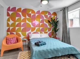 Happy Haven- 5 mins to St Lawrence College-Water, Hotel in Cornwall