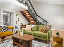 Heritage Haus - Luxe 2BR w Deck, Pets OK, Wi-fi, Near Marietta Sq