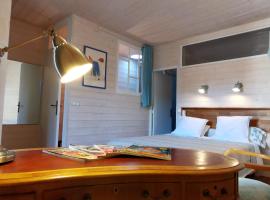 Maison cosy avec cour privative au cœur de l'Auvergne - FR-1-582-316, hotel a Lempdes sur Allagnon