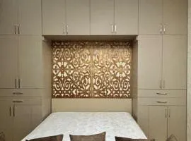 Spacious Modern Studio near Premier Palace hotel